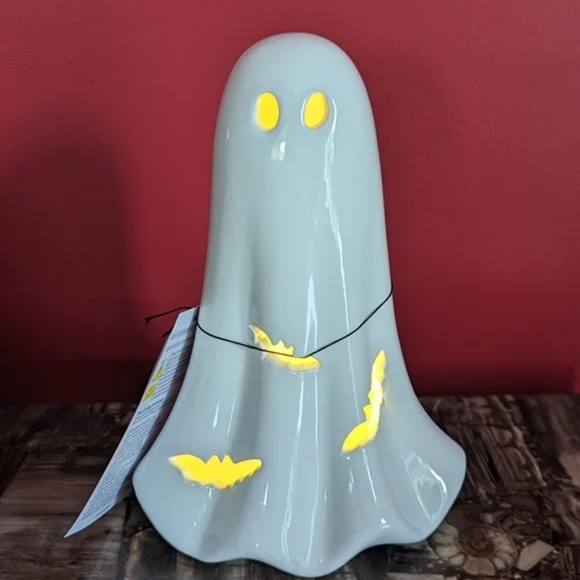 ❌SOLD❌ Light up 💡 Ceramic Ghost Figurine with Bat Cut Outs, Tabletop Decor - Picture 3 of 5